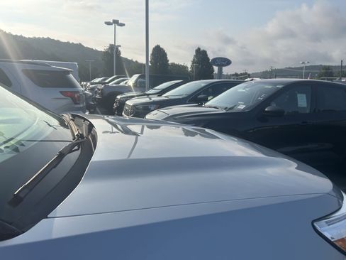 Used 2021 Ford Explorer Limited w/ Equipment Group 301A image 17