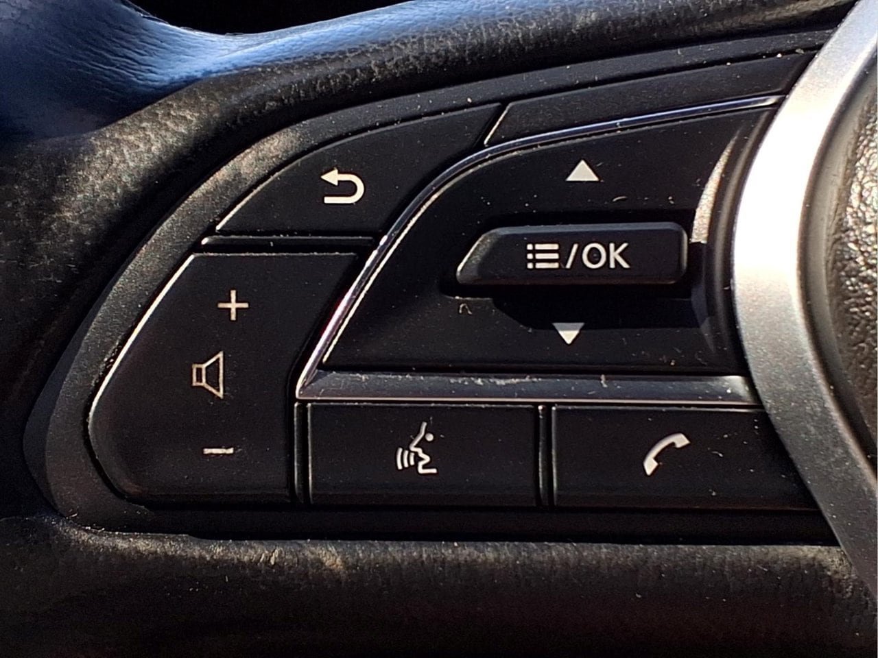 Used 2019 INFINITI Q60 3.0t RWD image 23