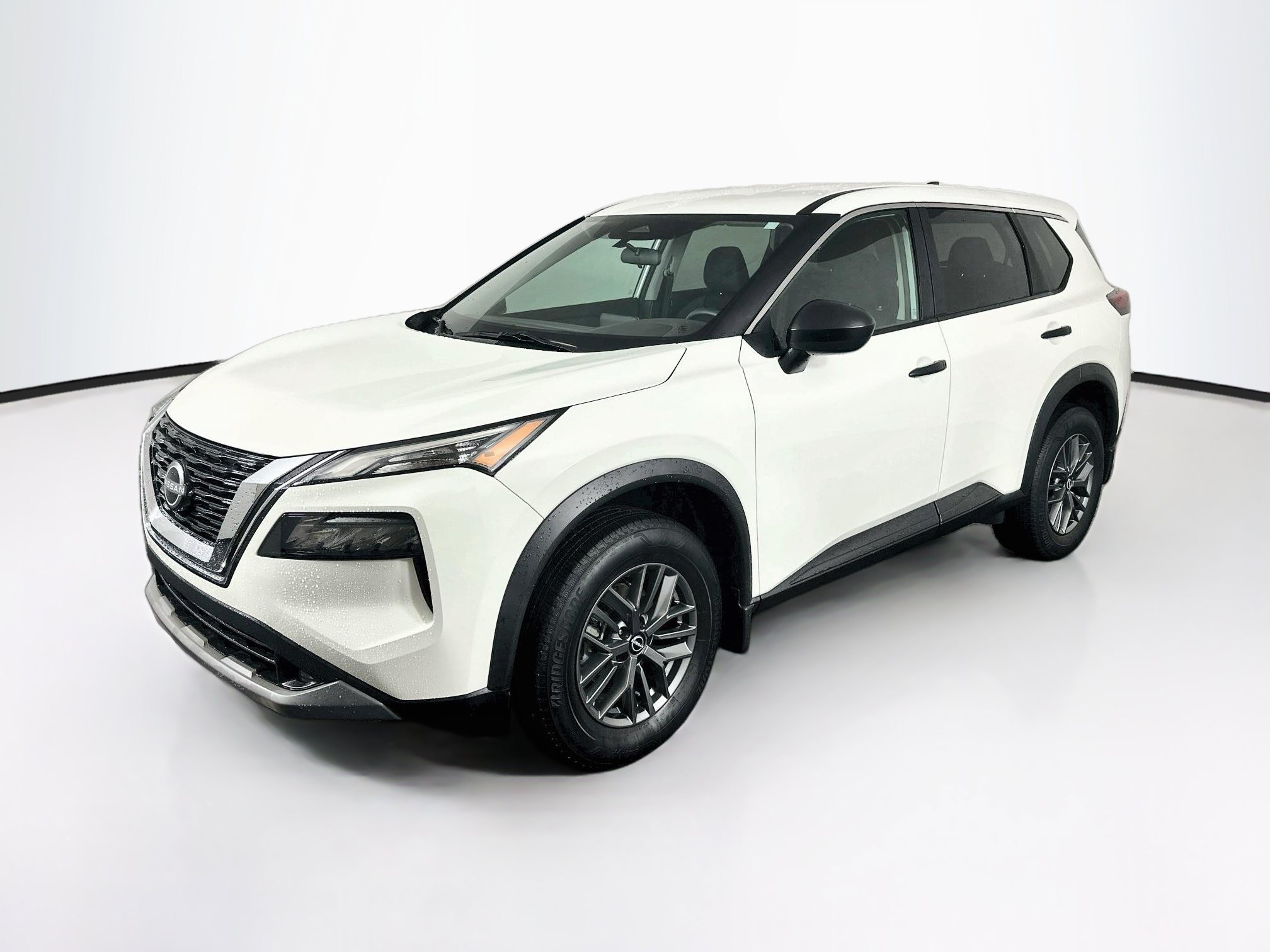 Used 2023 Nissan Rogue S FWD image 3