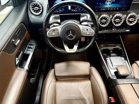 Used 2021 Mercedes-Benz GLB 250 image 2