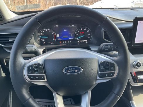 Used 2023 Ford Explorer XLT w/ Equipment Group 202A image 9