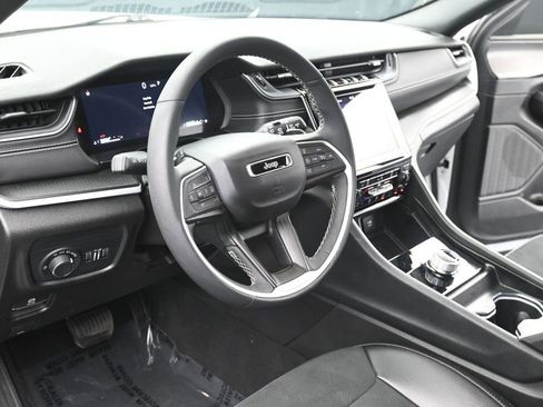 Used 2024 Jeep Grand Cherokee Altitude AWD/4WD image 20