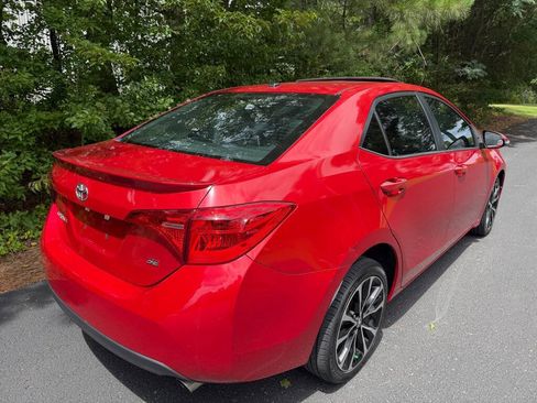 Used 2017 Toyota Corolla SE w/ SE Premium Package FWD image 4