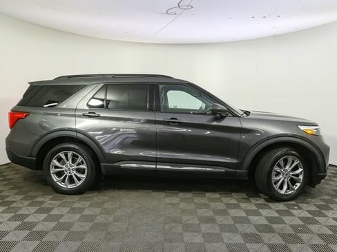 Used 2020 Ford Explorer XLT w/ Equipment Group 202A AWD/4WD image 14