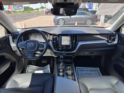 Used 2020 Volvo XC60 T6 Momentum AWD/4WD image 36