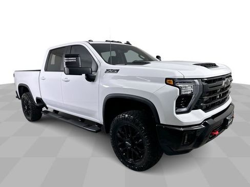 Used 2025 Chevrolet Silverado 3500 LT w/ Trail Boss Package AWD/4WD image 2