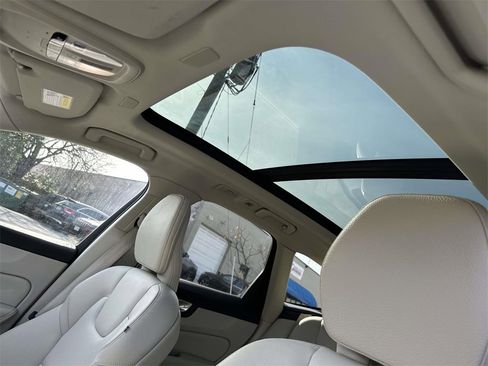 Used 2023 Volvo XC60 B5 Plus w/ Protection Package Premier image 19