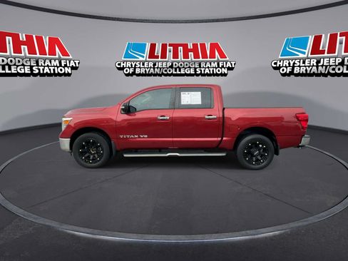 Used 2018 Nissan Titan SV AWD/4WD image 5