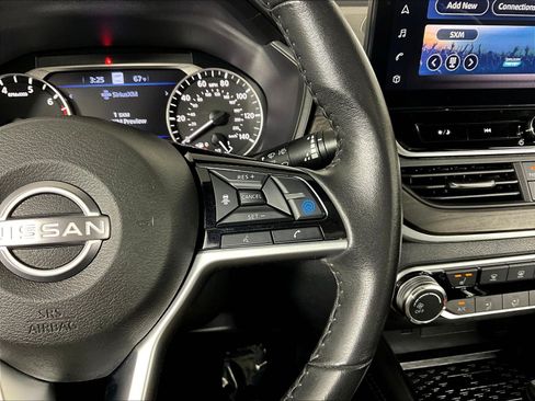 Certified 2024 Nissan Altima 2.5 SV w/ SV Premium Package FWD image 12