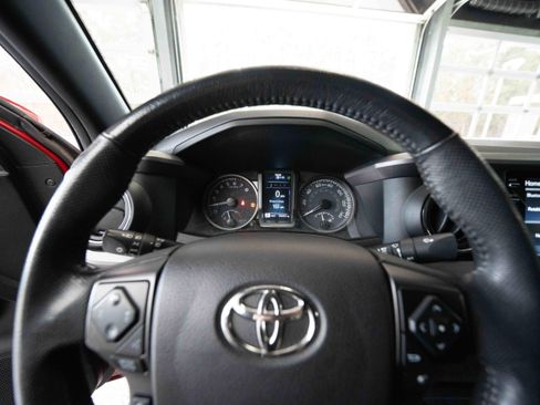 Used 2021 Toyota Tacoma TRD Off-Road image 15