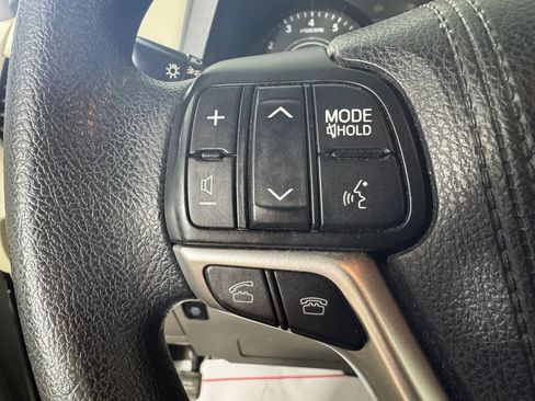 Used 2015 Toyota Sienna LE image 15