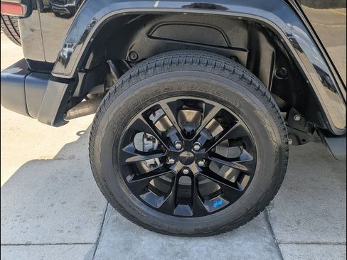 Used 2022 Jeep Wrangler Unlimited Sahara image 19