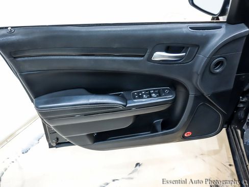 Used 2014 Chrysler 300 S image 25