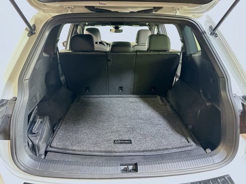 Used 2023 Volkswagen Tiguan SE R-Line image 9