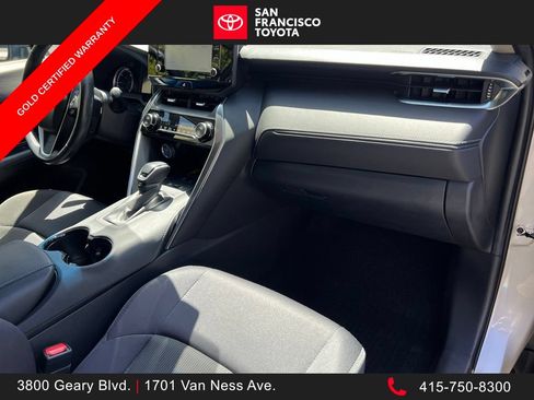 Certified 2021 Toyota Venza LE AWD/4WD image 22