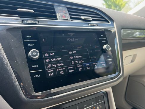 Certified 2024 Volkswagen Tiguan SE w/ Panoramic Sunroof Package FWD image 17
