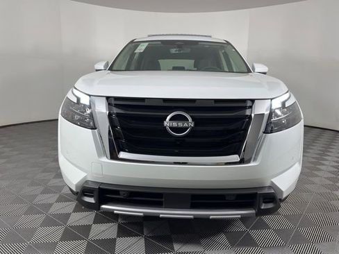 New 2025 Nissan Pathfinder SL image 3