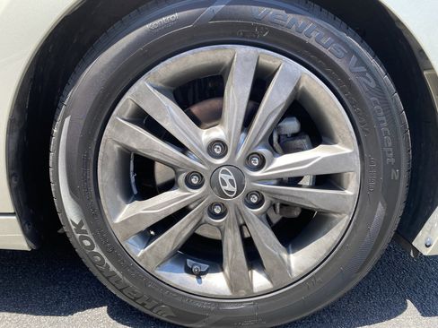 Used 2017 Hyundai Elantra SE FWD image 12
