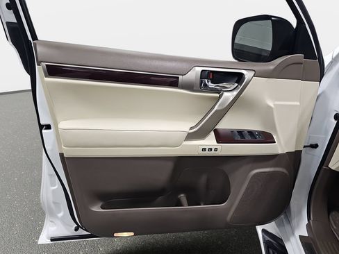 Used 2019 Lexus GX 460 Premium w/ Premium Package AWD/4WD image 29