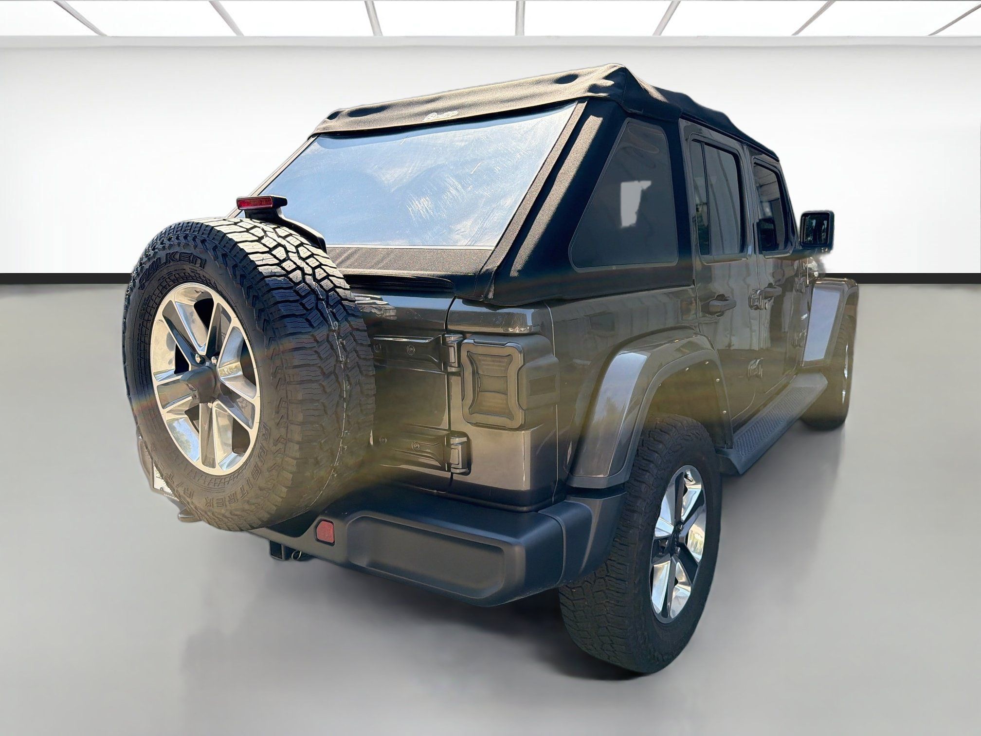 Used 2021 Jeep Wrangler Unlimited Sahara AWD/4WD image 6