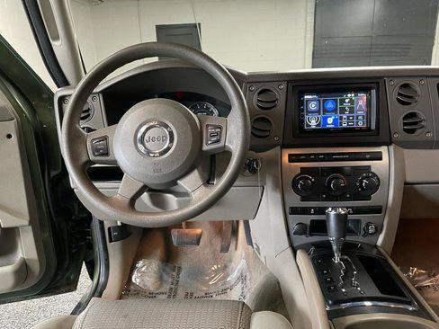 Used 2007 Jeep Commander Sport AWD/4WD image 15