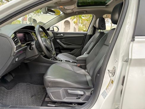 Used 2019 Volkswagen Jetta SEL w/ Cold Weather Package FWD image 15