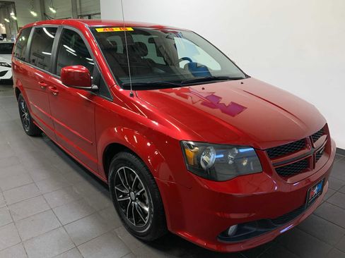 Used 2016 Dodge Grand Caravan R/T image 2