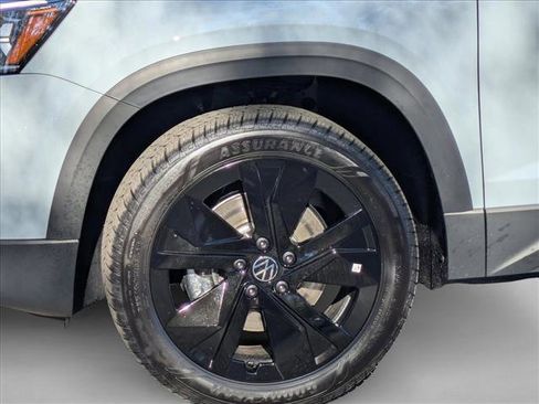 New 2026 Volkswagen Taos SE image 10