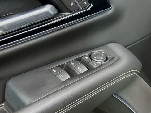 Used 2025 GMC Yukon XL Elevation w/ Elevation Premium Package image 18