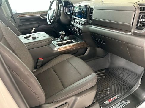 Used 2024 Chevrolet Silverado 1500 LT AWD/4WD image 16