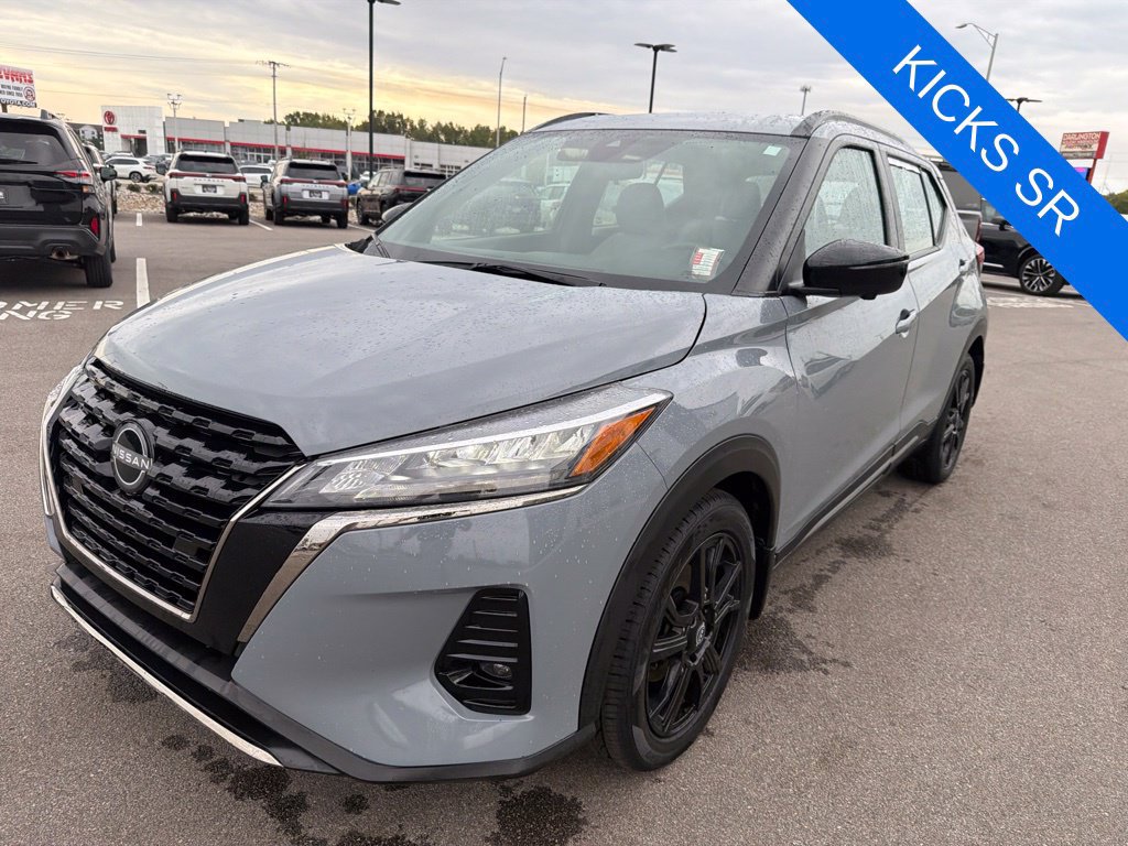 Used 2023 Nissan Kicks SR w/ SR Premium Package FWD image 4