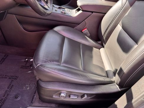 Used 2024 Cadillac XT4 Premium Luxury image 34