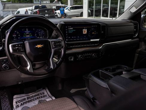 Used 2024 Chevrolet Silverado 1500 LT AWD/4WD image 17
