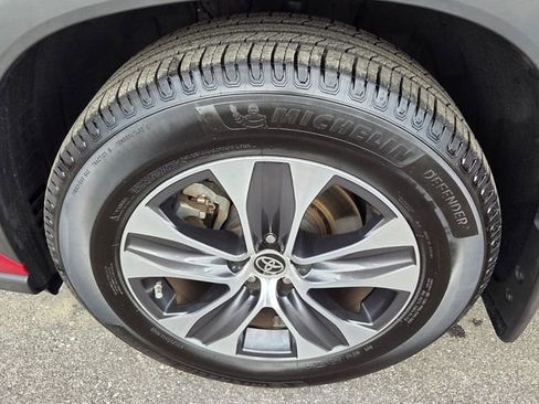 Used 2021 Toyota Highlander XLE image 20