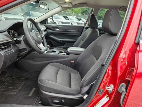 Used 2024 Nissan Altima 2.5 SV FWD image 17