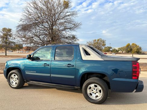 Used 2007 Chevrolet Avalanche LT w/ LT Preferred Equipment Group image 2