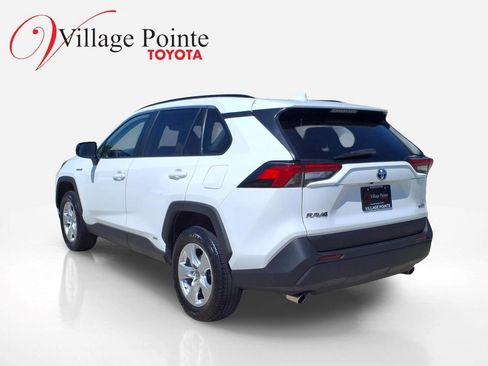 Certified 2021 Toyota RAV4 LE AWD/4WD image 3