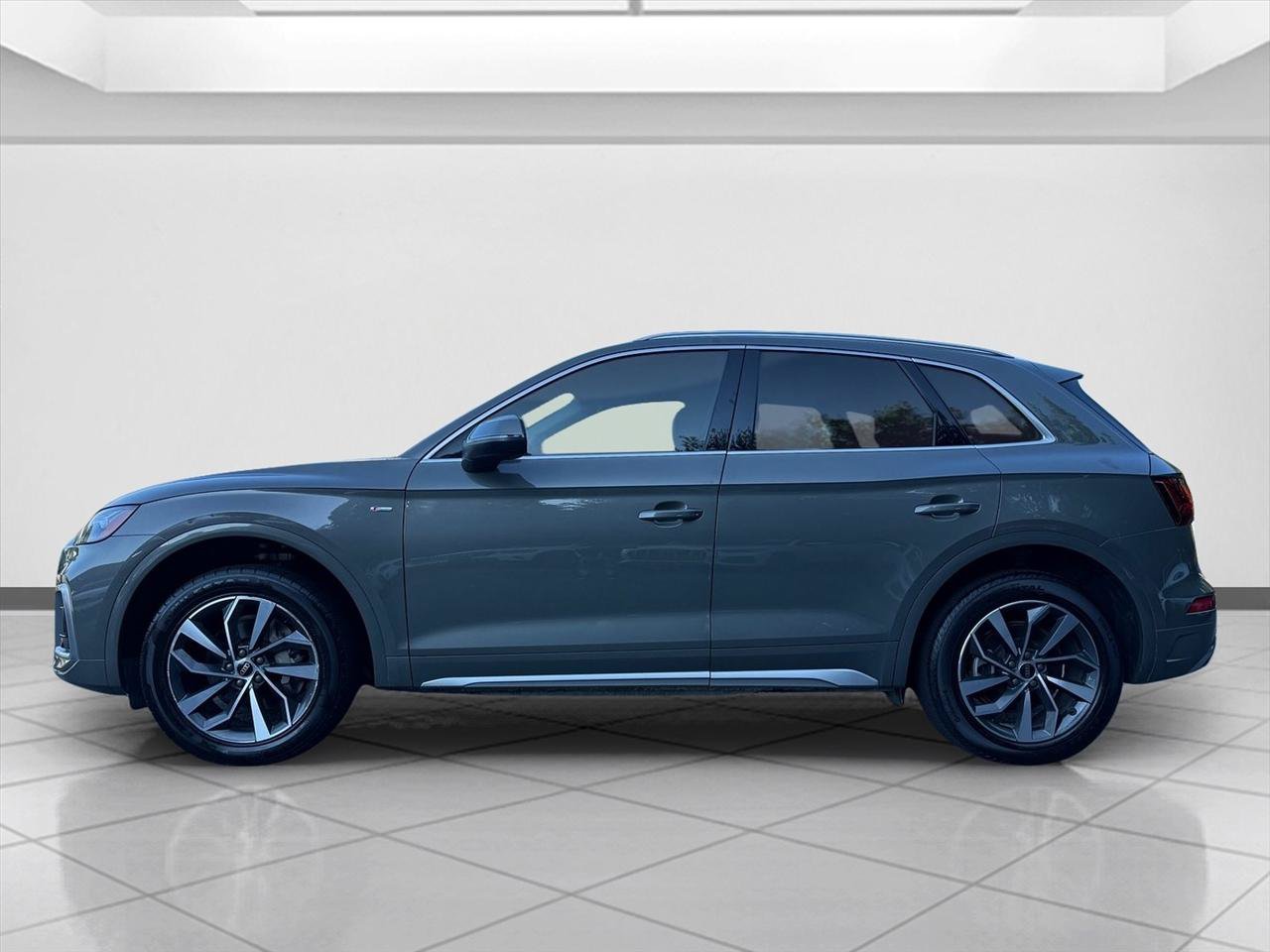 Used 2023 Audi Q5 2.0T Premium w/ Convenience Package AWD/4WD image 2