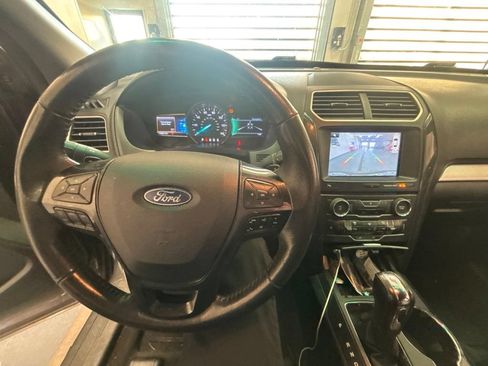 Used 2016 Ford Explorer XLT w/ Equipment Group 202A AWD/4WD image 5
