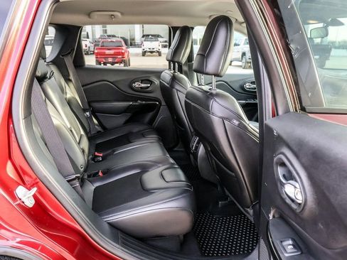 Used 2019 Jeep Cherokee Latitude Plus AWD/4WD image 20