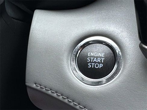 Used 2022 Toyota Highlander L image 17