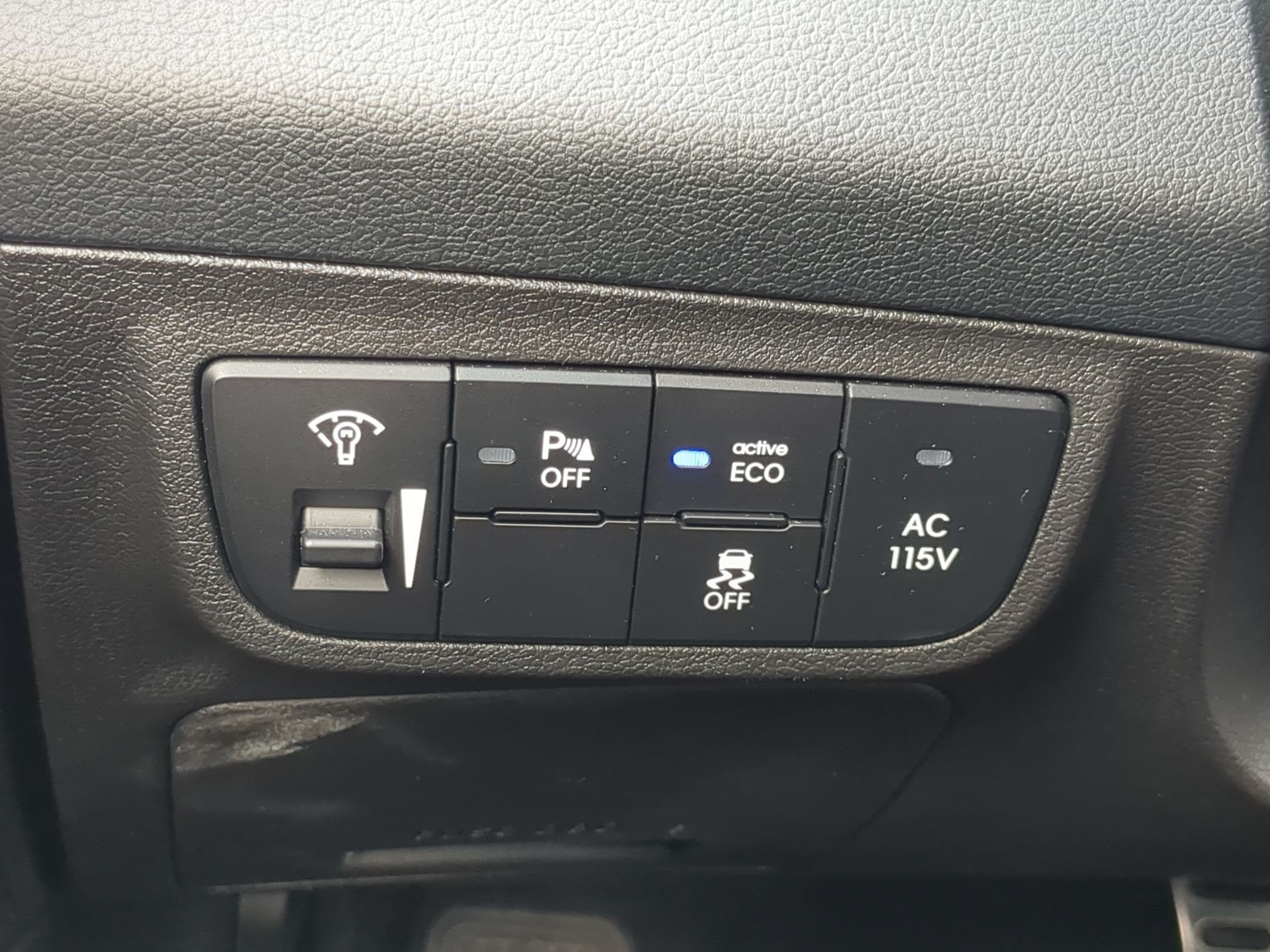 Used 2016 Hyundai Veloster w/ Option Group 03 FWD image 17