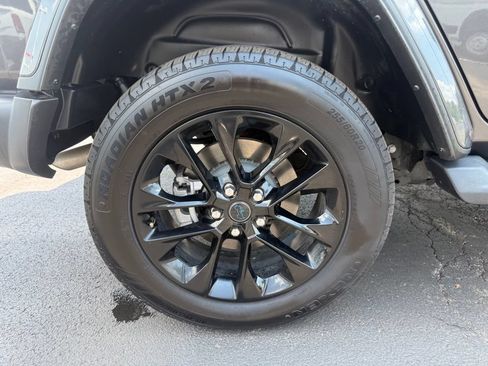 Used 2025 Jeep Wrangler Unlimited Sahara AWD/4WD image 53