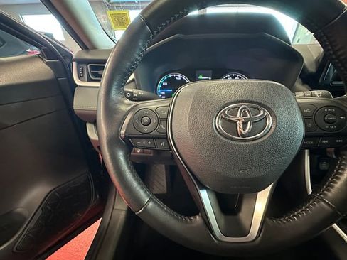 Certified 2022 Toyota RAV4 XLE w/ XLE Grade Weather Package AWD/4WD image 20
