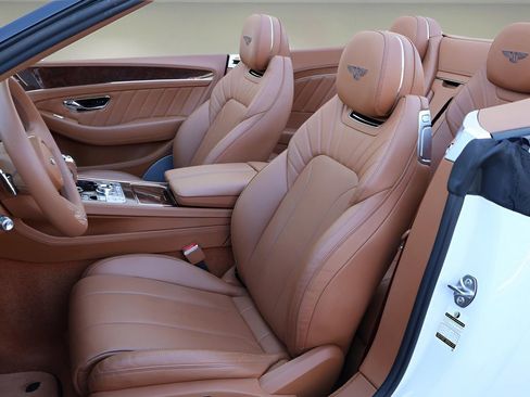 Used 2024 Bentley Continental GT image 15