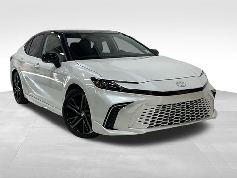 Used 2025 Toyota Camry XSE w/ Premium Package FWD image 1