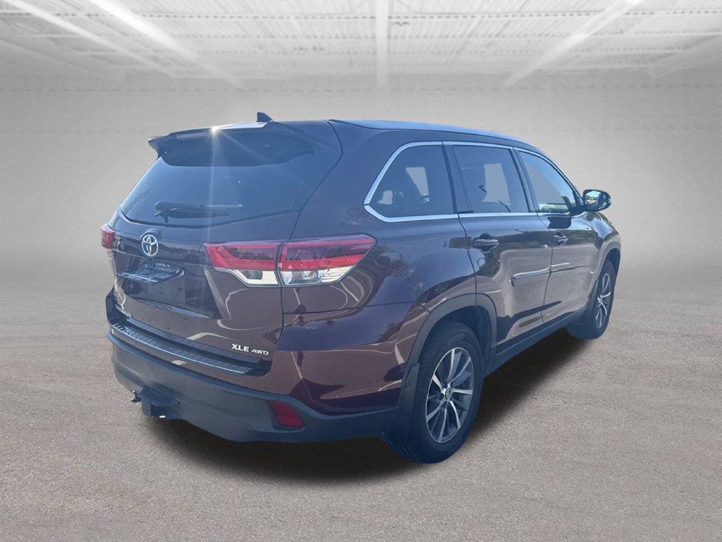 Used 2019 Toyota Highlander XLE AWD/4WD image 9