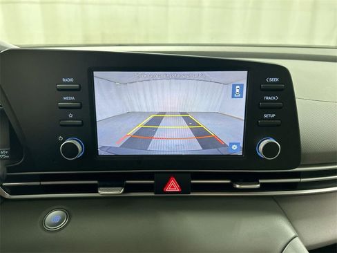 Used 2023 Hyundai Elantra SEL image 15