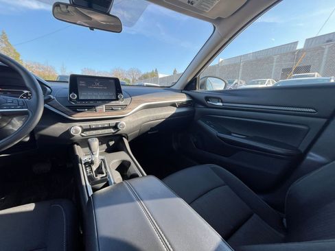 Used 2025 Nissan Altima 2.5 SV image 35