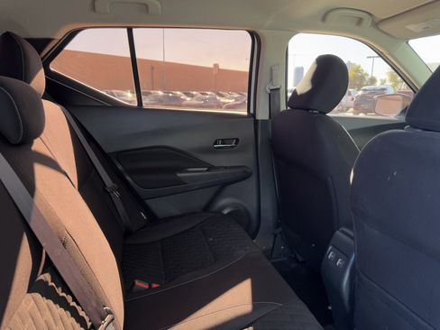 Used 2021 Nissan Kicks SV image 38